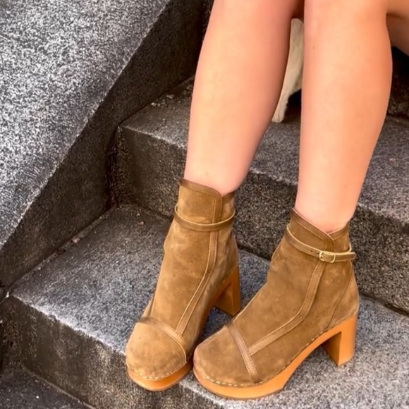 Anthropologie Swedish Hasbeens NWT Tan Suede Sophisticated Jodhpur Booties Clog - Picture 2 of 13